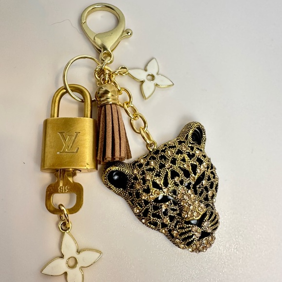Louis Vuitton Accessories - ✅#318 EUC - LOUIS VUITTON Lock and Key on charm